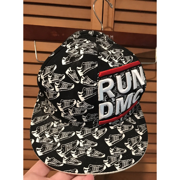 Black and White Cap - Picture 2 of 9